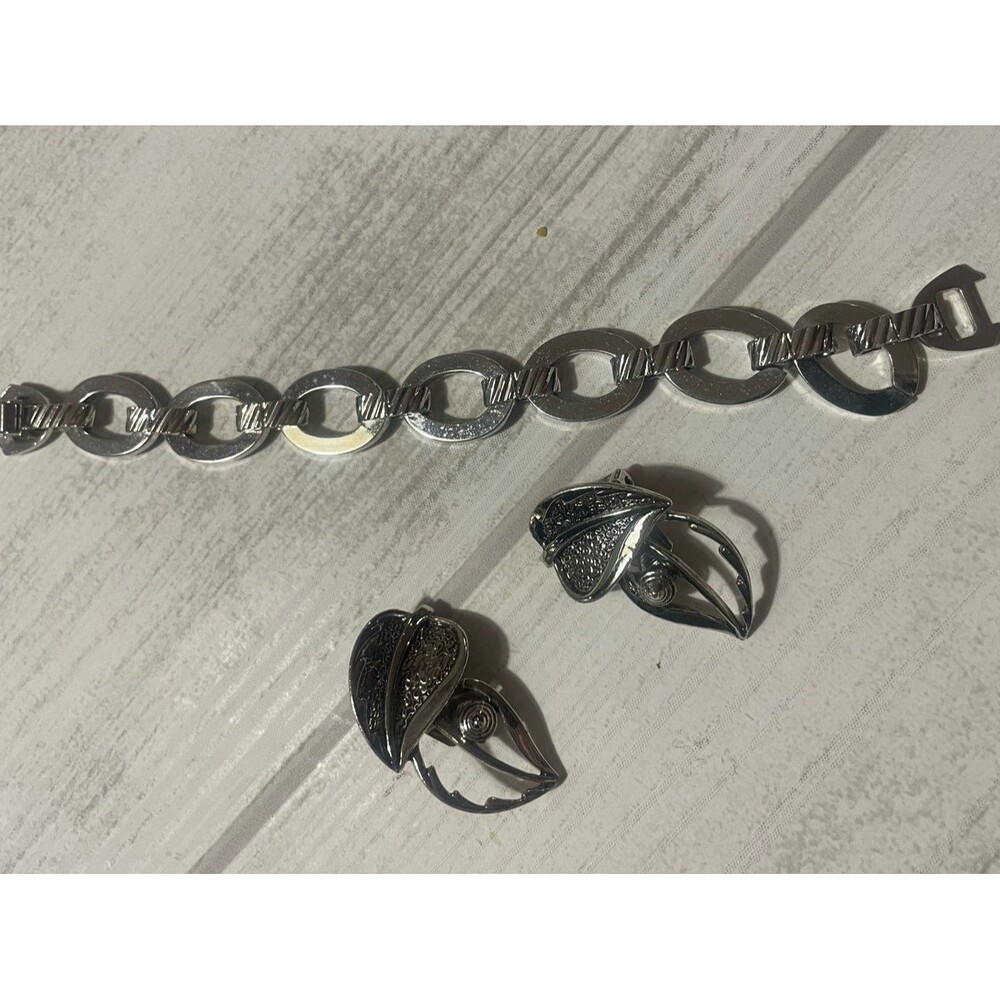 SARAH COVENTRY Silver BRACELET AND CLIPON EARRINGS VINTAGE set links leaf